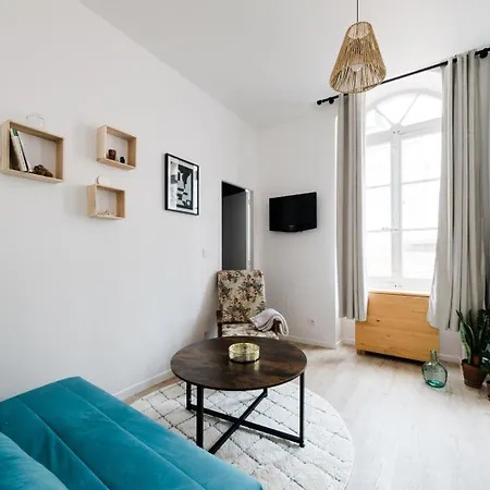 Apartment Bright, Relaxing City-centre Ail *